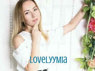 LovelyyMia