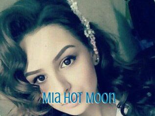 Mia_Hot_Moon