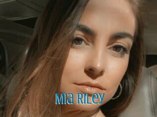Mia_Riley