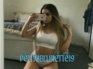 Petitebrunette19